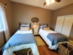 2nd Lakeview Bedroom with 2 Twin Beds House 2